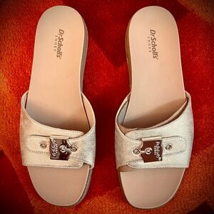 NWOT, Dr. Scholl's Island Icon Buckle Slide Gold Sandals. 9.5M.